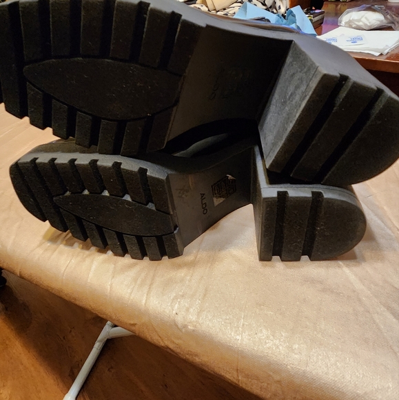 NWOT ALDO Women's Chetta Chelsea Patent Leather Boot - Picture 3 of 4